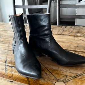 Boots with side zipper excellent condition